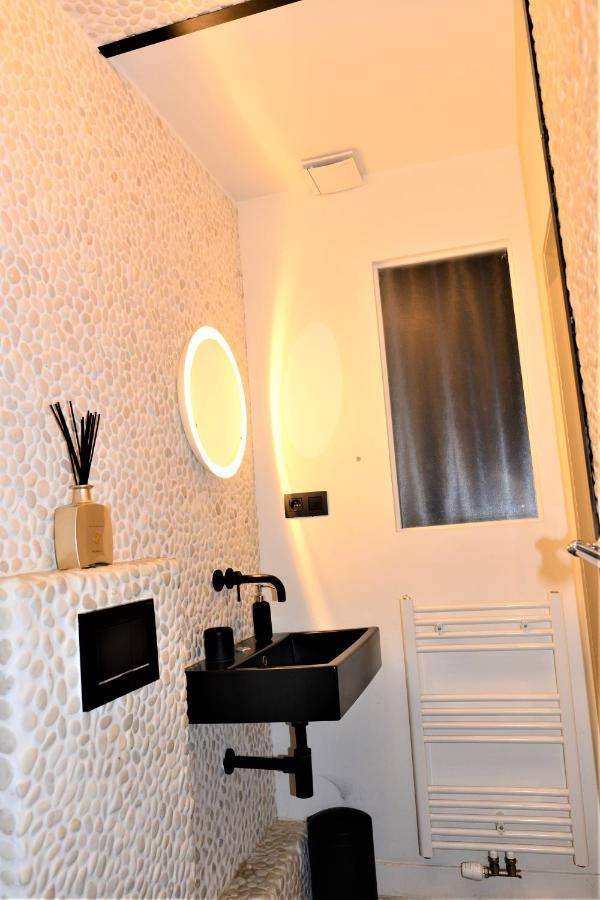 Sleep Inn - Black And White Modern Flat With Cityview Антверпен Экстерьер фото